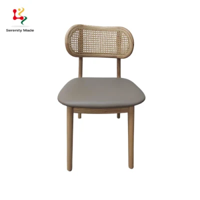 Простой стиль ресторанной мебели с деревянной рамкой из ротанга на спине из полиуретана для сидения, обеденный стул